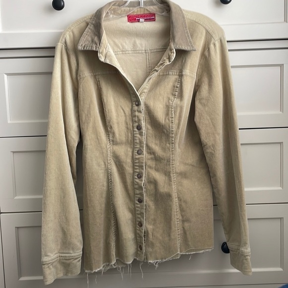 Hot Kiss Jackets & Blazers - Hot Kiss Women’s Tan Jacket w/ Front Snap Buttons & Frayed Bottom Hem - Size L
